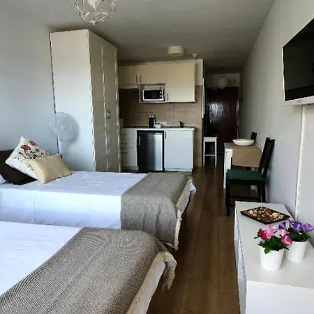 Carmen Aptos Tosca Apartment *